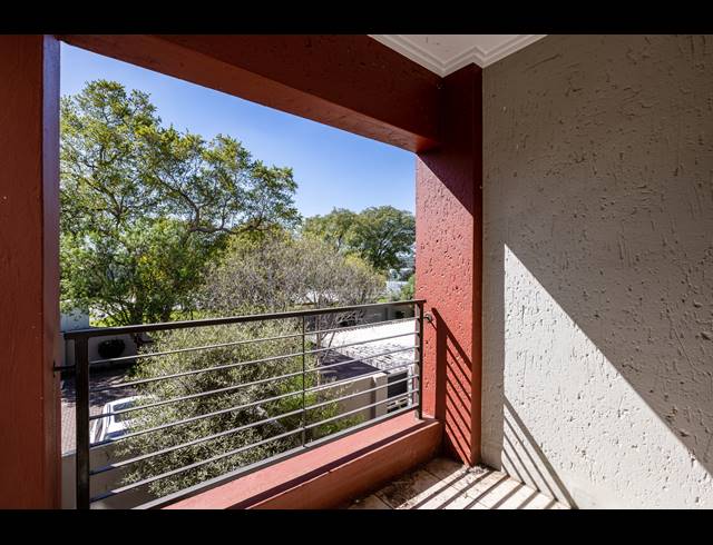 1 BEDROOM APARTMENT FOR SALE IN LONEHILL